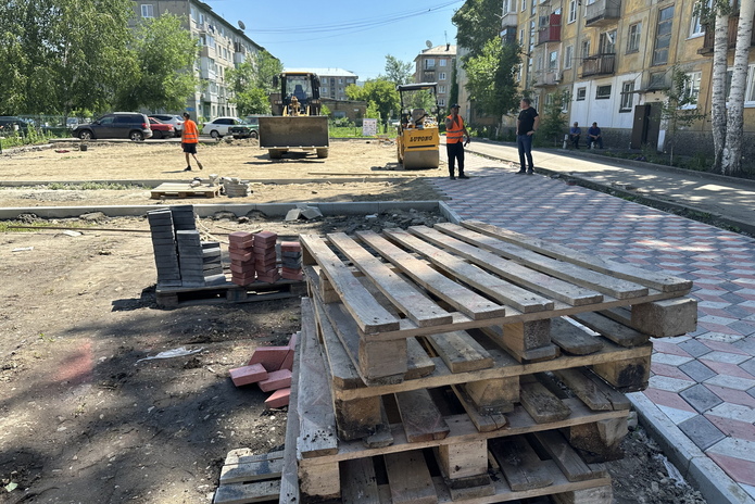 В Усть-Каменогорске продолжается ремонт дворов